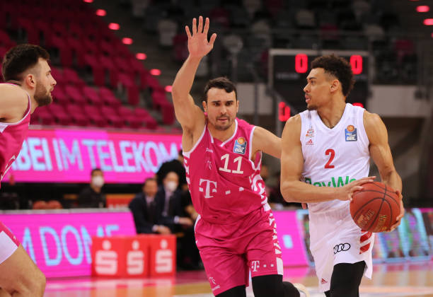 场上的拼搏 场上的拼搏