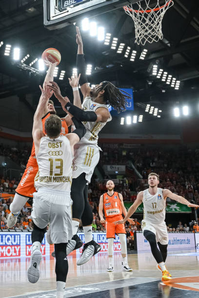 众人物的身 众人物的身